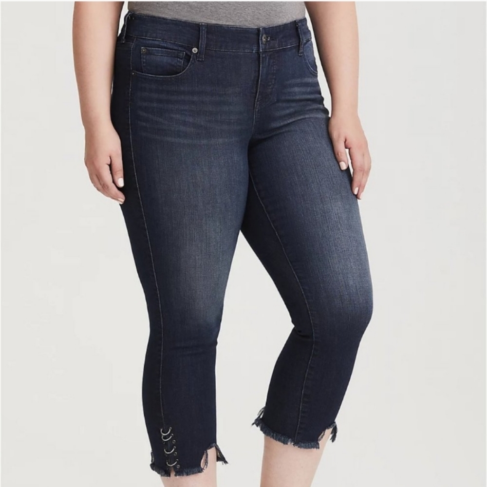 Torrid Premium Pierced O-Ring Frayed Raw Distressed Hem Crop Jeans 20 Plus Size